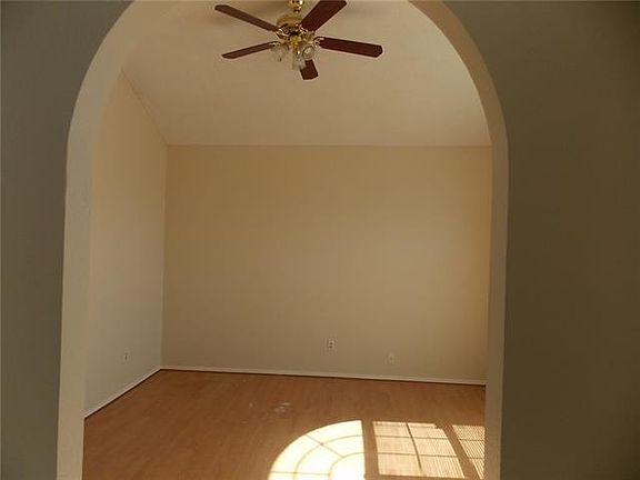 5th image of 905 Dawson St