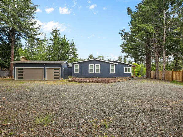 84 Meadow Ln, Shady Cove, OR 97539