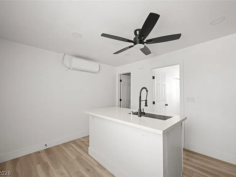 623 N 10th St #B — Photo 5