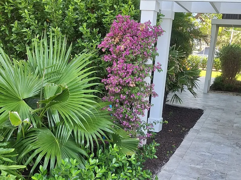 500 Periwinkle Way — Photo 10