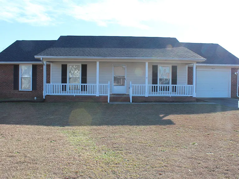 7805 Gallant Ridge Dr — Photo 2