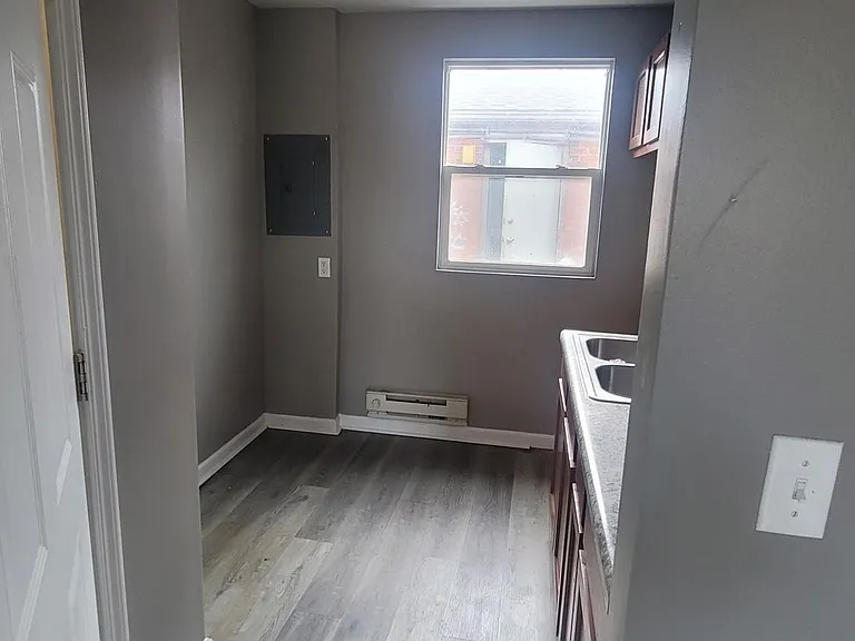 1794 Gault St — Photo 1