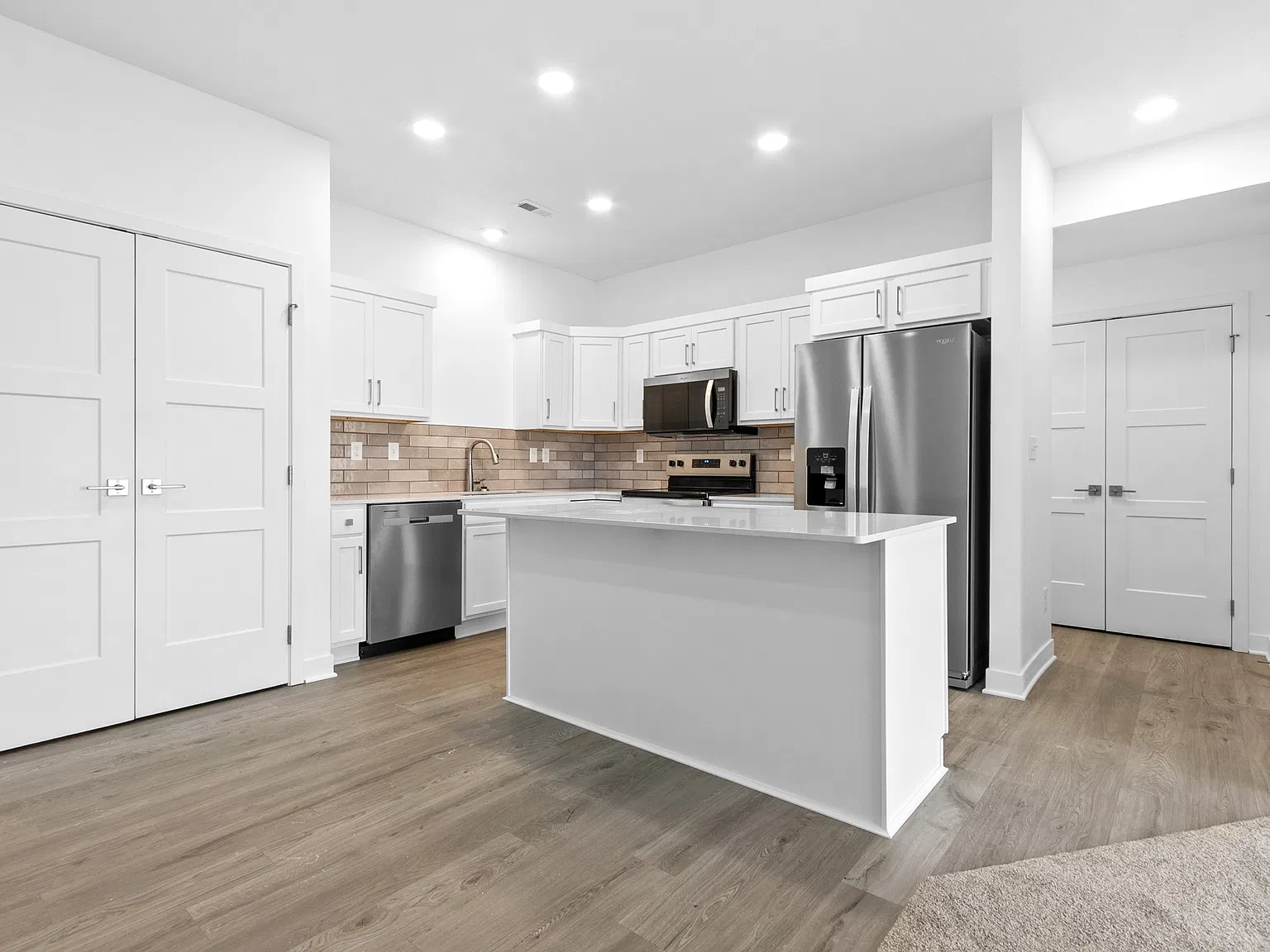 3 bed, 2.5 bath, 1528 sqft, $1,950 — Photo 2
