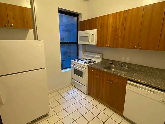 2nd image of 195 Underhill Ave #2