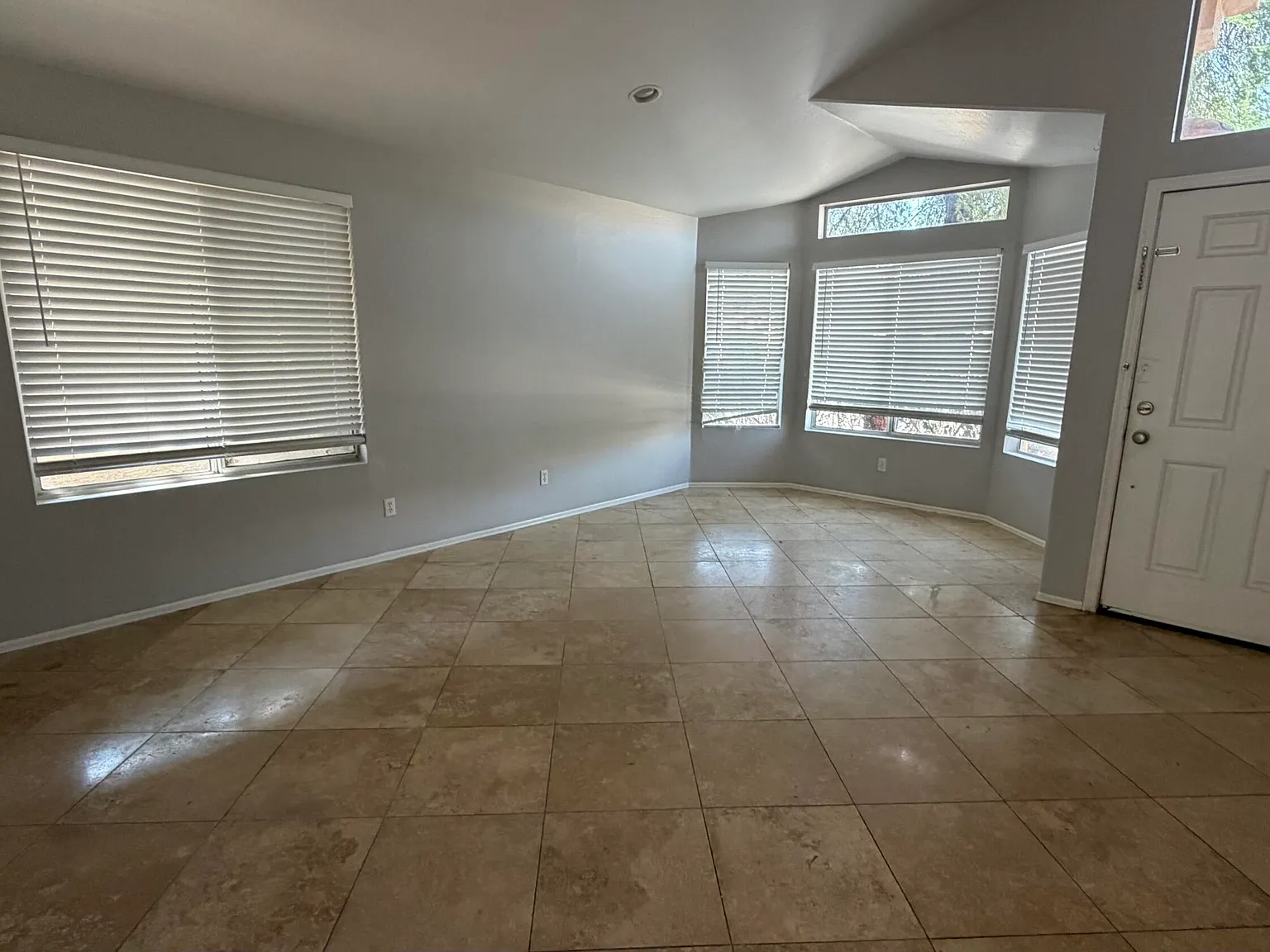 3 bed, 2.0 bath, 1597 sqft, $2,500 — Photo 3