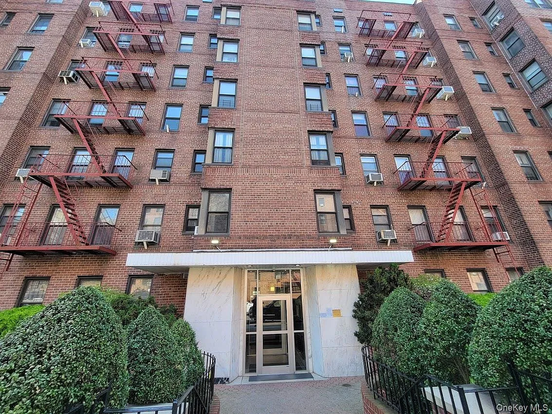 2 bed, 1.0 bath, 900 sqft, $2,500 — Photo 2
