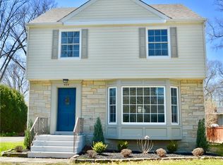 504 Columbia Rd, Bay Village, OH 44140