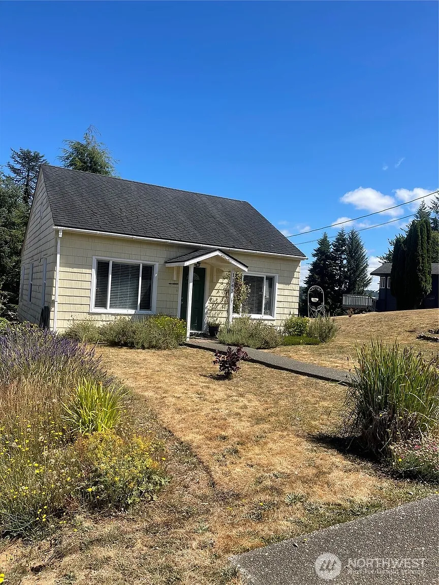 1143 Ballentine Street photo 1