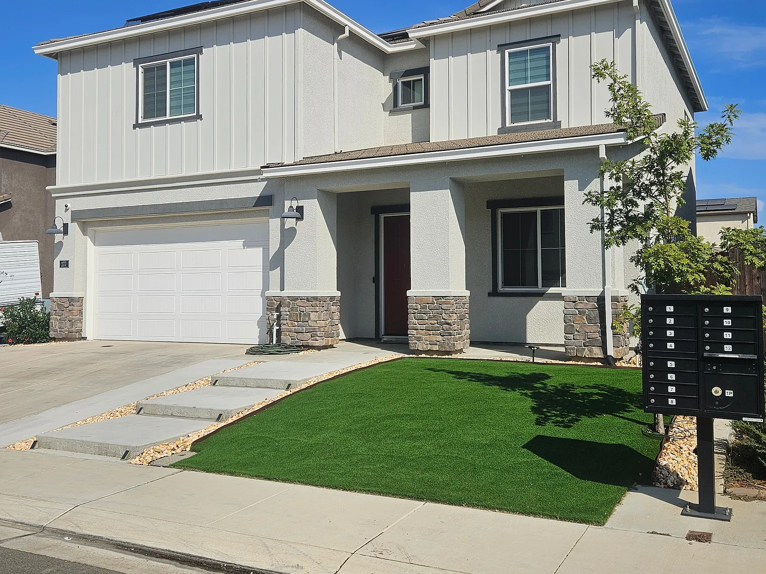 4 bed, 2.5 bath, 2331 sqft, $3,195 — Photo 3