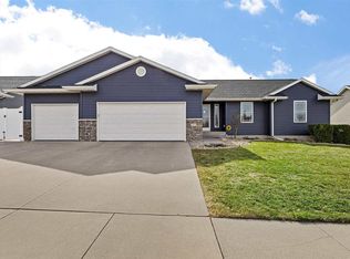 2619 Dawn Ave SW, Cedar Rapids, IA 52404