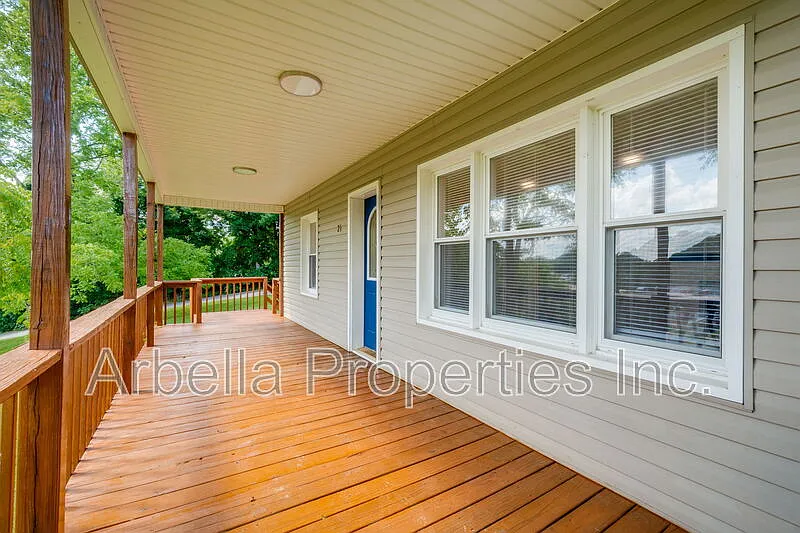 2 bed, 1.0 bath, 905 sqft, $1,500 — Photo 3