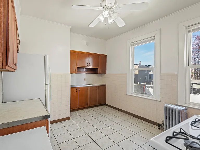 31 Temple Pl — Photo 7
