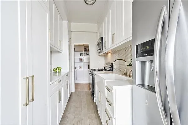 Sold by Avenue Sotheby's International Realty | media 19