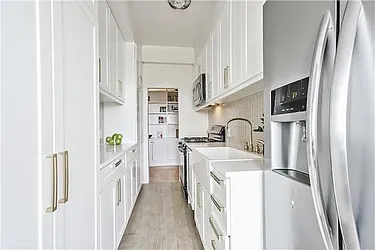 Sold by Avenue Sotheby's International Realty