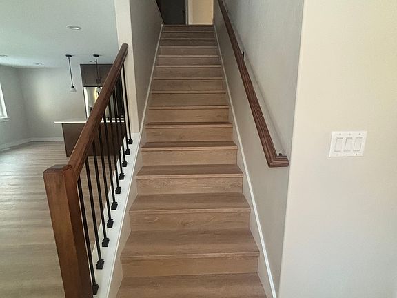 5th image of 533 W Ashbrook Dr #2