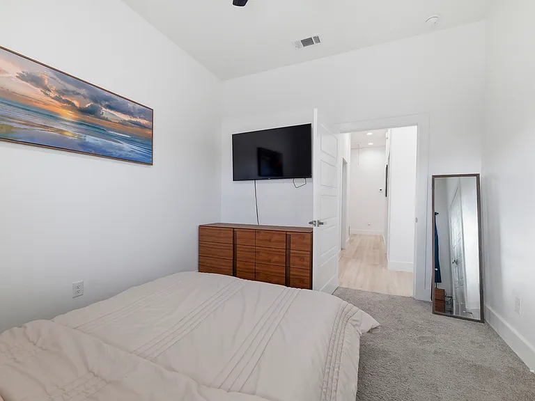 2406 Merlin St — Photo 27