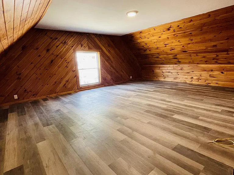 room above living space - Office/ Bonus room / Bedroom