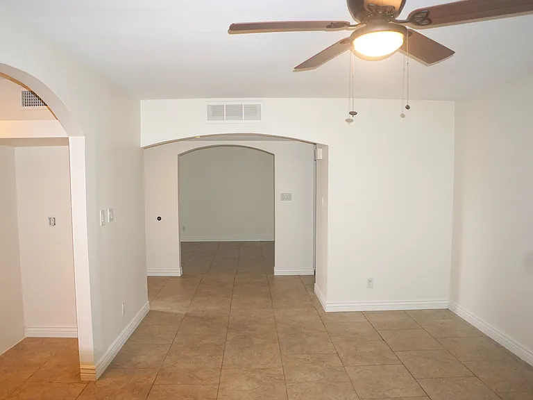2725 S Azalea Dr — Photo 9