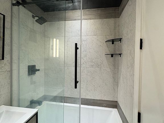 5th image of 542 Newark Ave #3RR