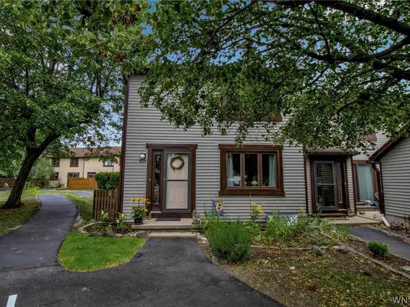 1301 Charlesgate Cir, East Amherst, NY 14051
