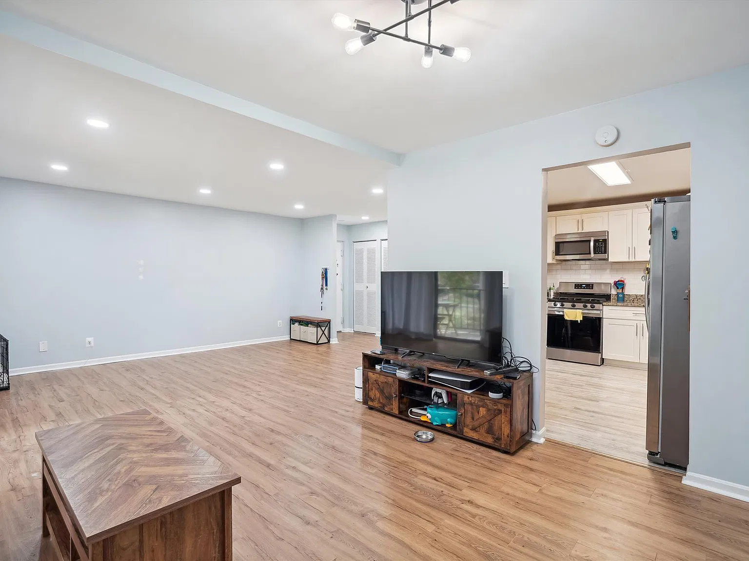 7804 Dassett Ct — Photo 3