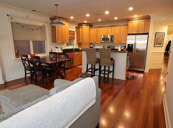 5th image of 2244 W Belmont Ave Unit 2W