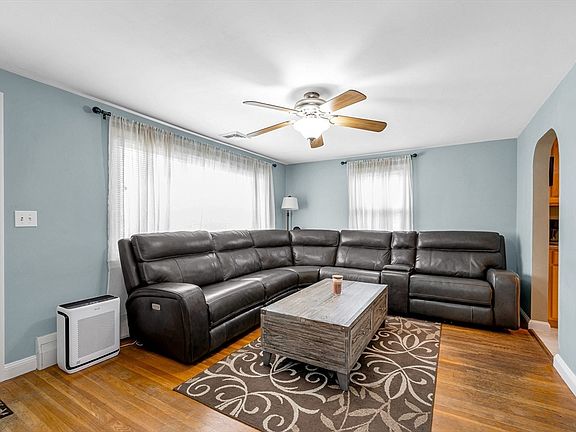 3rd image of 1295 Hildreth St