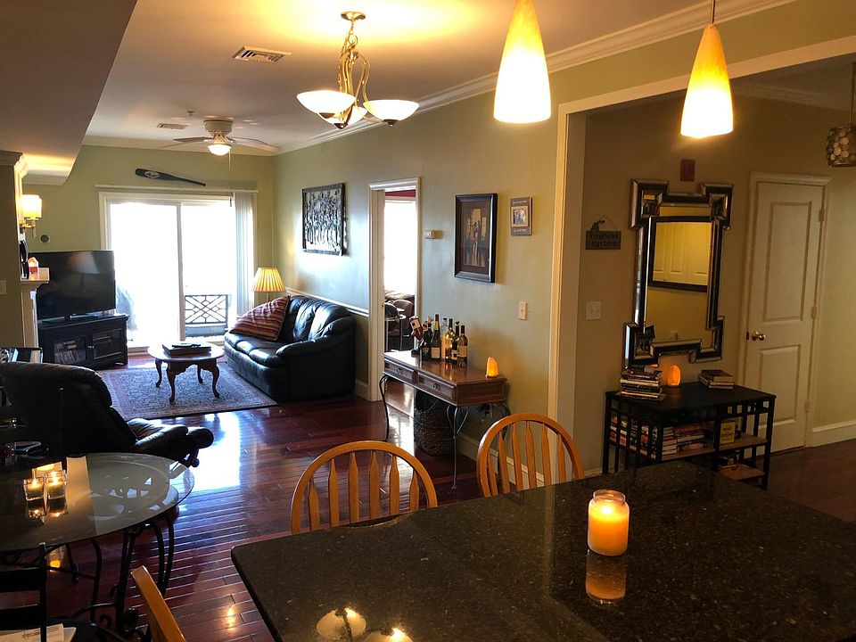 2nd image of 309-414 Mount Hope St #309