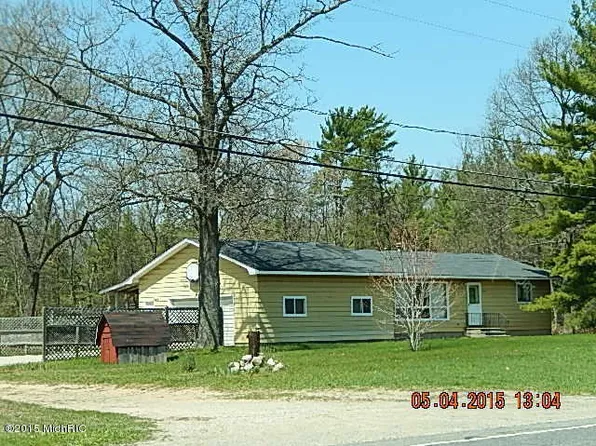 5975 Whitehall Rd, Whitehall, MI 49461