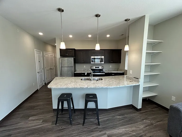 302 E Clark St — Photo 29