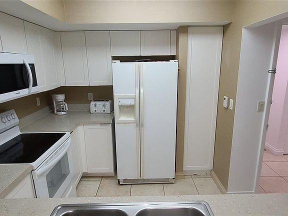 5th image of 17375 Collins Ave #1007-1