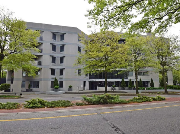 100 Great Neck Road #2B, Great Neck, NY 11021