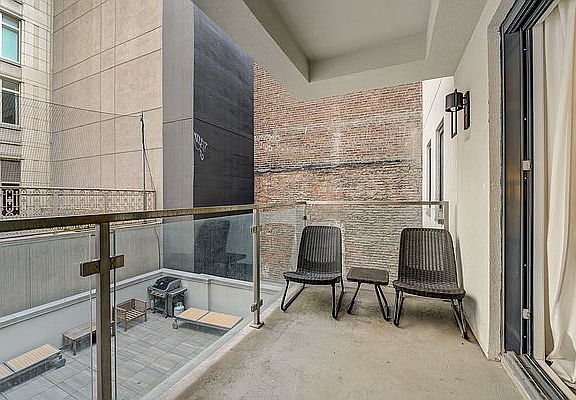 5th image of 207 W 75th St #3