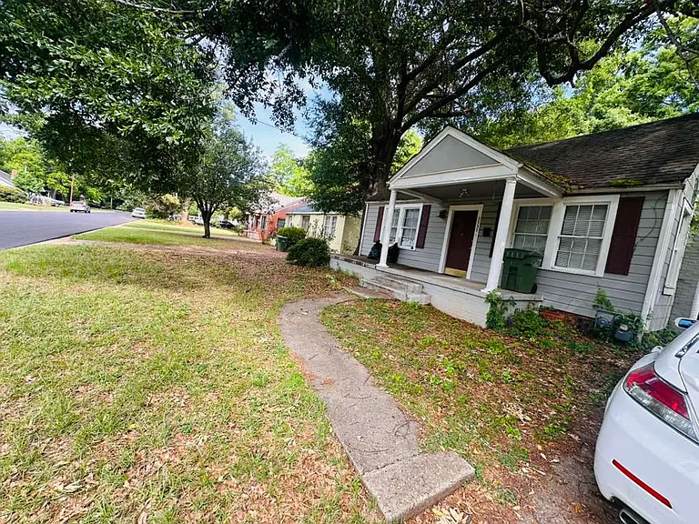2331 Glendale Ave — Photo 1