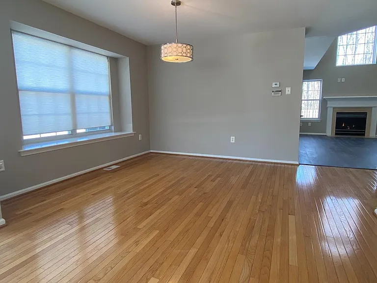 105 Hearthstone Ln — Photo 6