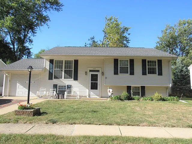 2802 Sangamon Dr photo 1