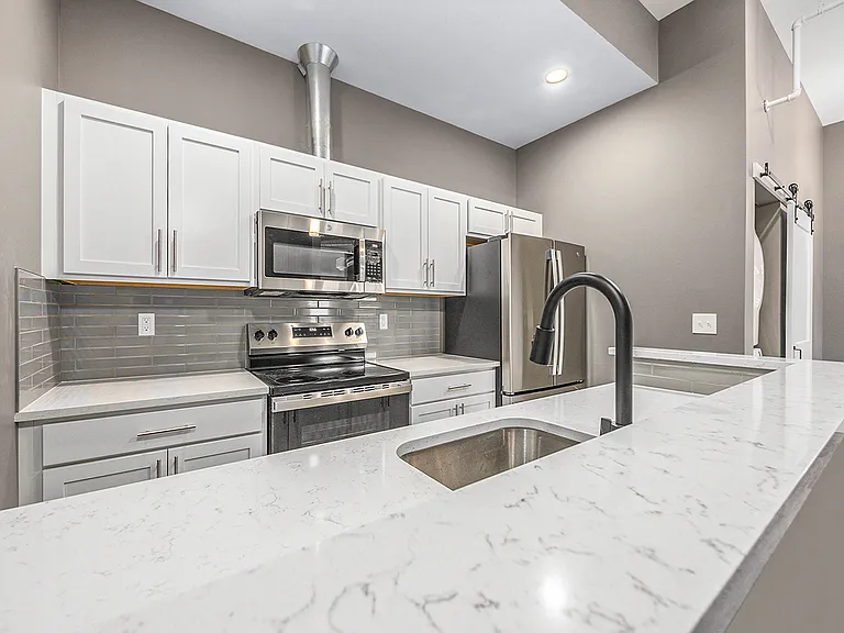 137 E Main Ave — Photo 3