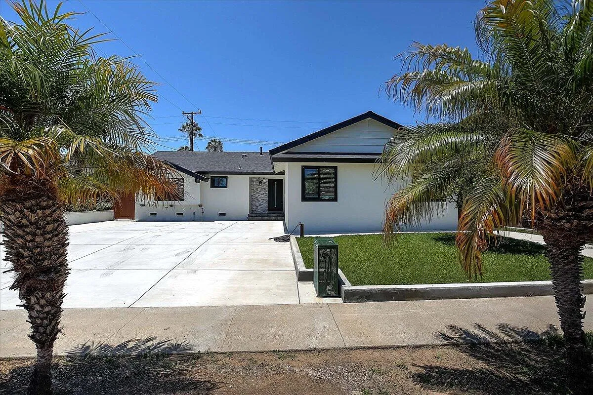 3 bed, 2.0 bath, 1064 sqft, $5,500 — Photo 3