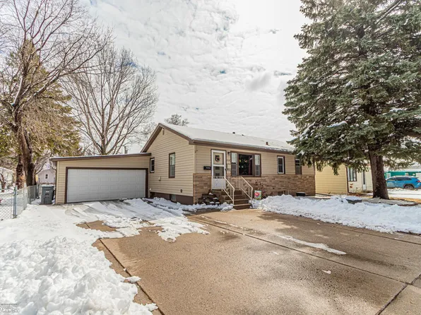 518 16th St N, Moorhead, MN 56560