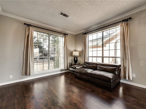 4th image of 2128 Newport Dr