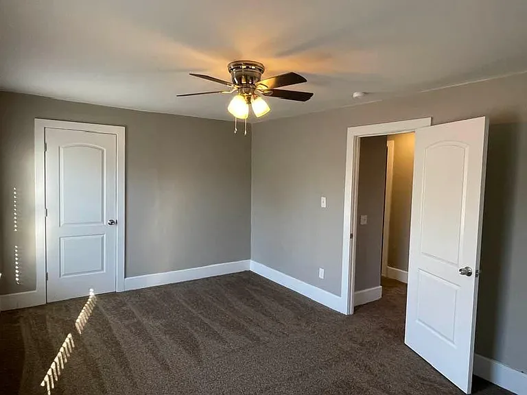 140 S Eureka Ave — Photo 22