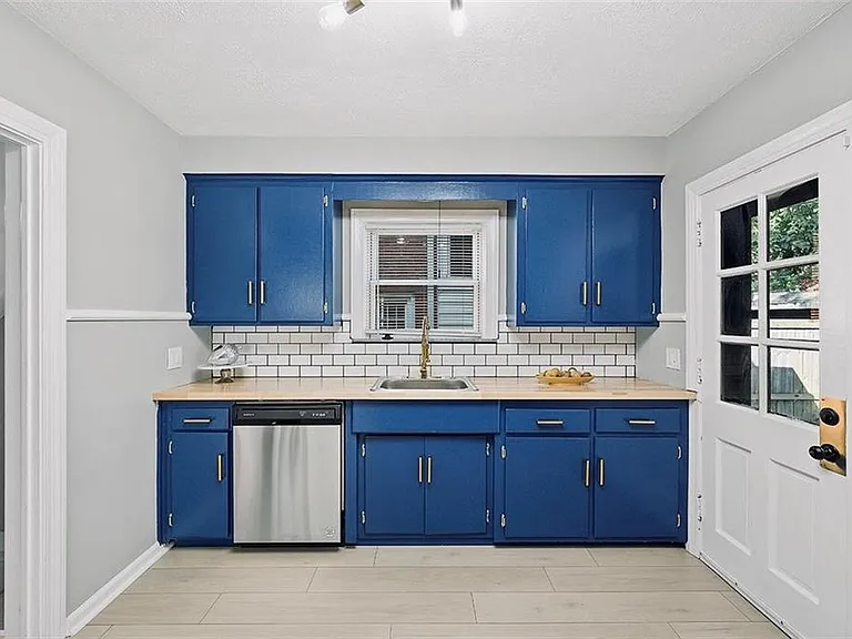 3829 Washington Blvd — Photo 13