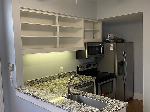 4th image of 402 W 1st Ave