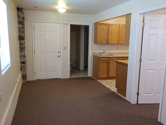 3rd image of 412 Yakima St Unit F