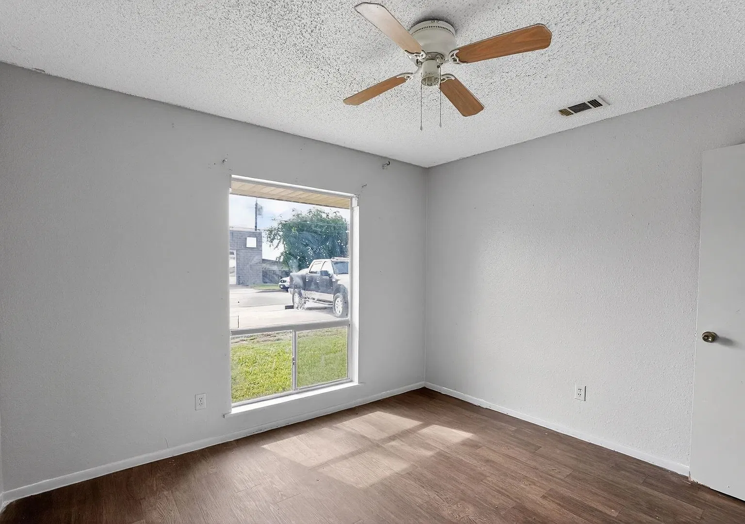 1500 Park Lane — Photo 4