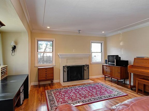 4th image of 1001 Pine Ave