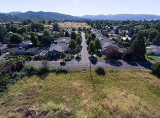 1135 Shafer Ln, Medford, OR 97501