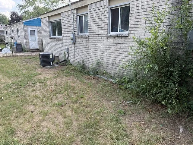 22164 Seminole St — Photo 5