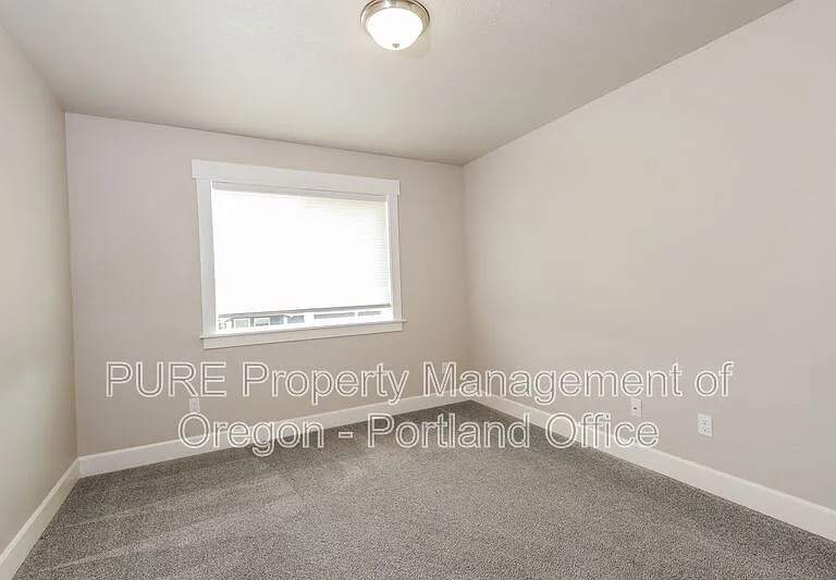 215 NE Regan Hill Loop — Photo 12