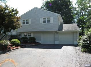 714 Bancroft Pl, Paramus, NJ 07652